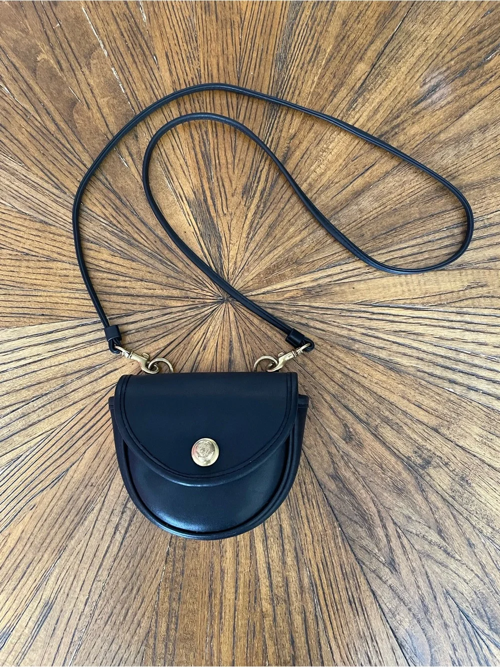 Vintage 1990’s Coach 9826 Black Leather Crossbody/Belt Bag